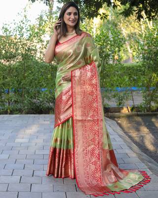 Green Woven silk blend Blend Saree With Blouse 1