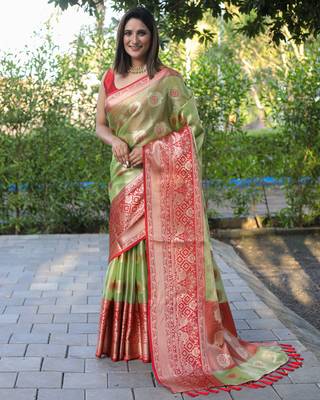 Green Woven silk blend Blend Saree With Blouse 2