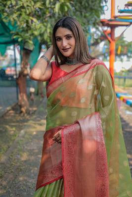 Green Woven Organza Saree With Blouse 3