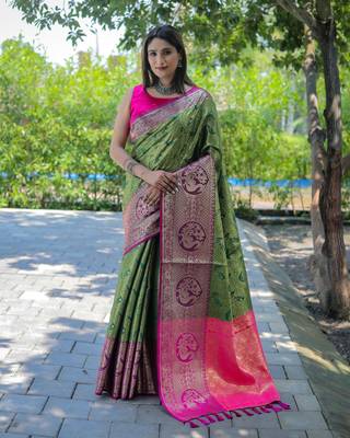 Green Woven silk blend Blend Saree With Blouse 1