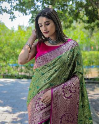 Green Woven silk blend Blend Saree With Blouse 2