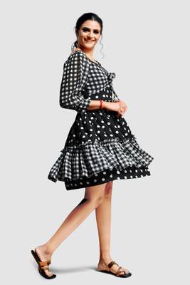 Black printed crepe short-dresses 4