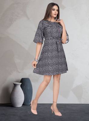 Black printed crepe short-dresses 4