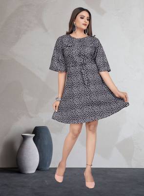 Black printed crepe short-dresses 5