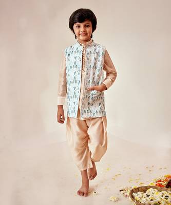 LINEN  PINTUCKS KURTA AND PAITHANI PYJAMA WITH DAIMOND BANDI 1