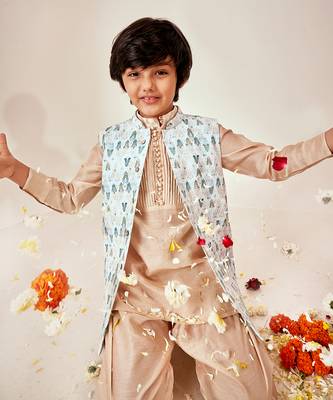 LINEN  PINTUCKS KURTA AND PAITHANI PYJAMA WITH DAIMOND BANDI 2