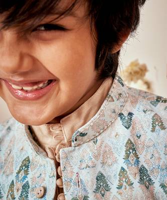LINEN  PINTUCKS KURTA AND PAITHANI PYJAMA WITH DAIMOND BANDI 4