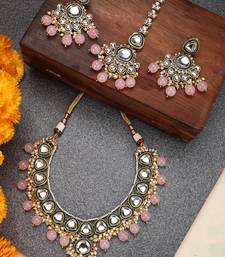 Styylo Fashion Kundan Gold plated Traditional Brass Pink Bead Jewellery set with Earring Maangtika