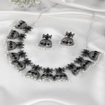 Black necklace-sets 2