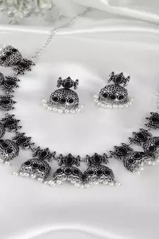 Black necklace-sets