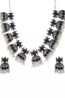Black necklace-sets