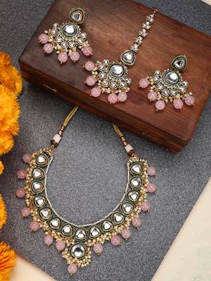 Styylo Fashion Kundan Gold plated Traditional Brass Pink Bead Jewellery set with Earring Maangtika 5