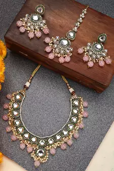 Styylo Fashion Kundan Gold plated Traditional Brass Pink Bead Jewellery set with Earring Maangtika