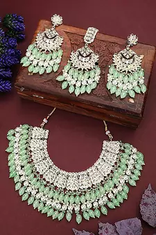 Styylo Fashion Sea Green Traditional Gold Plated Kundan and Bead Necklace With Earring Maangtika