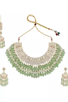 Styylo Fashion Sea Green Traditional Gold Plated Kundan and Bead Necklace With Earring Maangtika