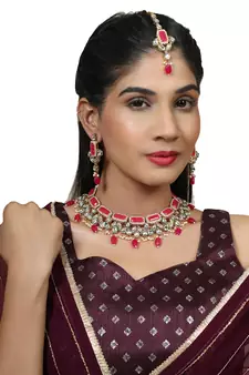 Styylo Fashion Geometric Shape Traditional Rose Pink Kundan and Beads Necklace Earring And Maangtika