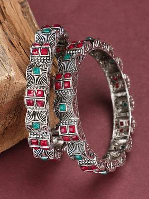 Styylo Fashion Set of 2 Silver Oxidised Curved Designed Red and Green Stone Studded Bangles 4