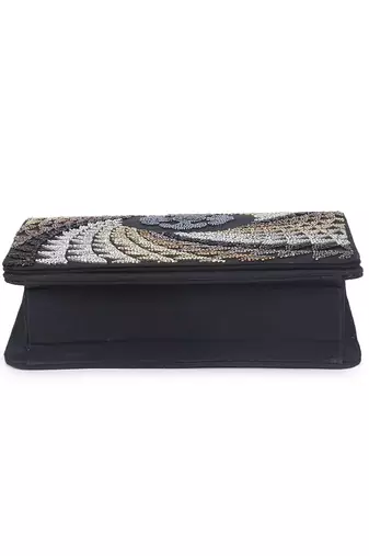Illusion clutch