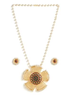 Gold necklaces 3