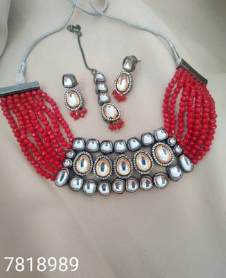 Red necklaces 1
