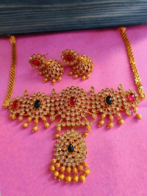 Red necklaces 1
