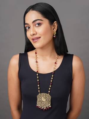 Red necklaces 1
