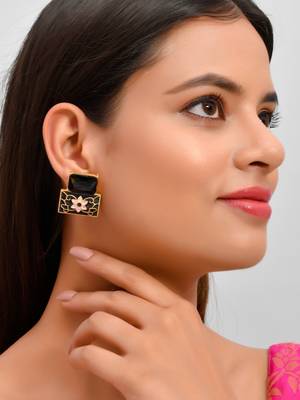 Black earrings 2