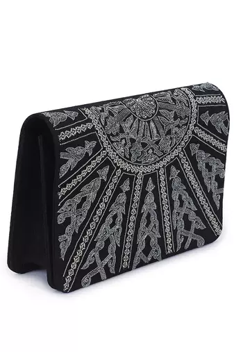 Sparkling black clutch