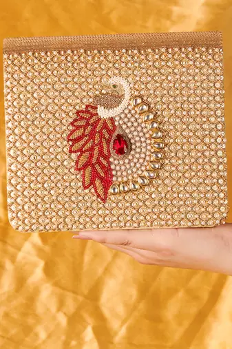 Mayuraa clutch