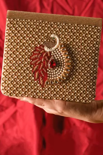 Mayuraa clutch