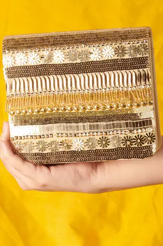 Inaayat clutch