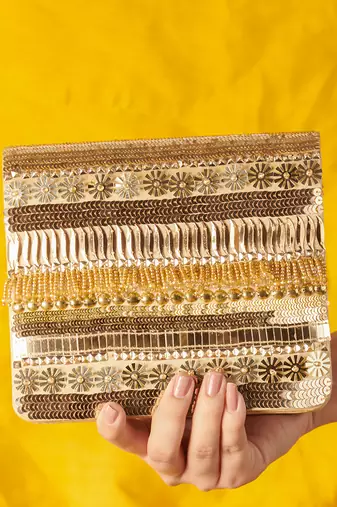 Inaayat clutch