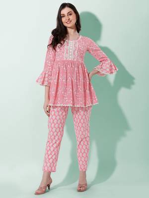 Coral White Floral Jaipuri Printed Cotton Tunic With Pant 1