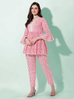 Coral White Floral Jaipuri Printed Cotton Tunic With Pant 5