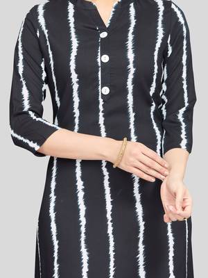 Black printed rayon long-kurtis 4