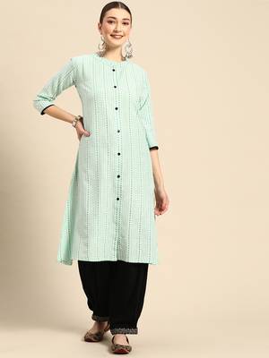 Mohvogue Women's Green Woven Design Cotton Blend Kurta. 1