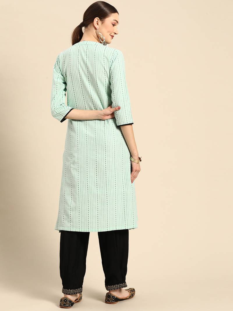 Mohvogue Women's Green Woven Design Cotton Blend Kurta.