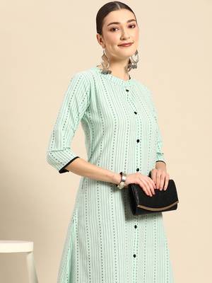 Mohvogue Women's Green Woven Design Cotton Blend Kurta. 5