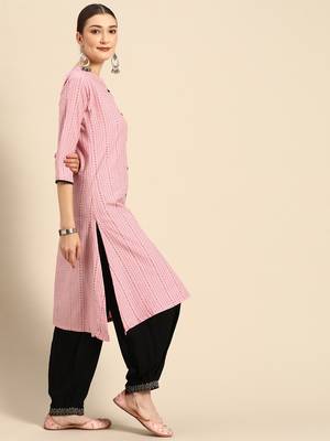 Mohvogue Women's Pink Woven Design Cotton Blend Kurta. 3