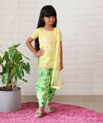 Chanderi Kurta with Batik Print Dhoti 4