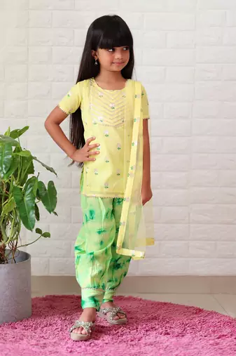 Chanderi Kurta with Batik Print Dhoti