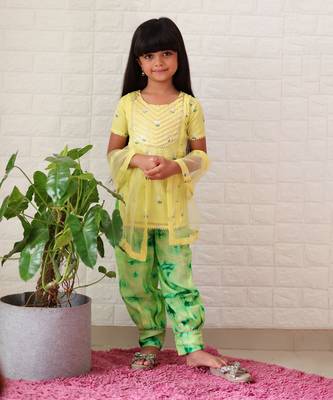 Chanderi Kurta with Batik Print Dhoti 5