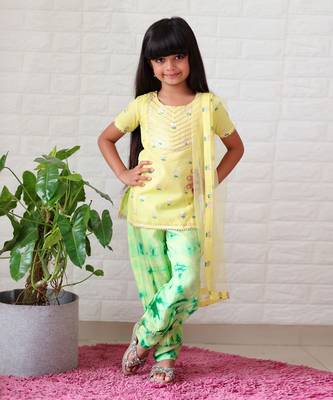 Chanderi Kurta with Batik Print Dhoti 1