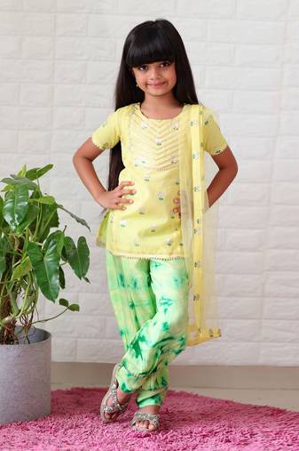 Chanderi Kurta with Batik Print Dhoti
