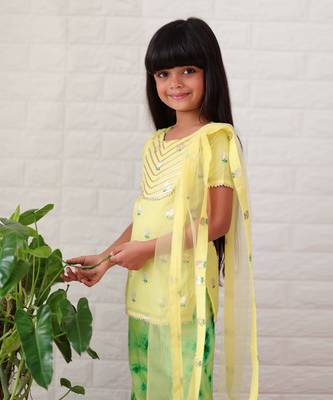 Chanderi Kurta with Batik Print Dhoti 6