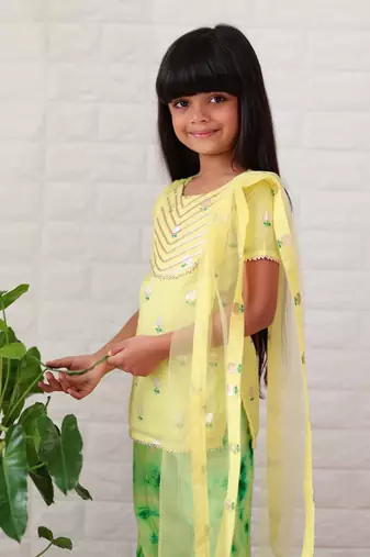 Chanderi Kurta with Batik Print Dhoti