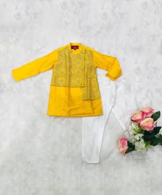 Embroidered Half Jacket Kurta And Pyjama 3
