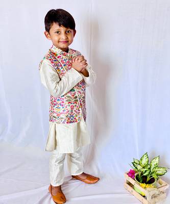 Kurta with stylish embroidered Bandi 2