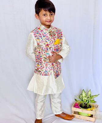 Kurta with stylish embroidered Bandi 3