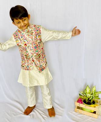 Kurta with stylish embroidered Bandi 4